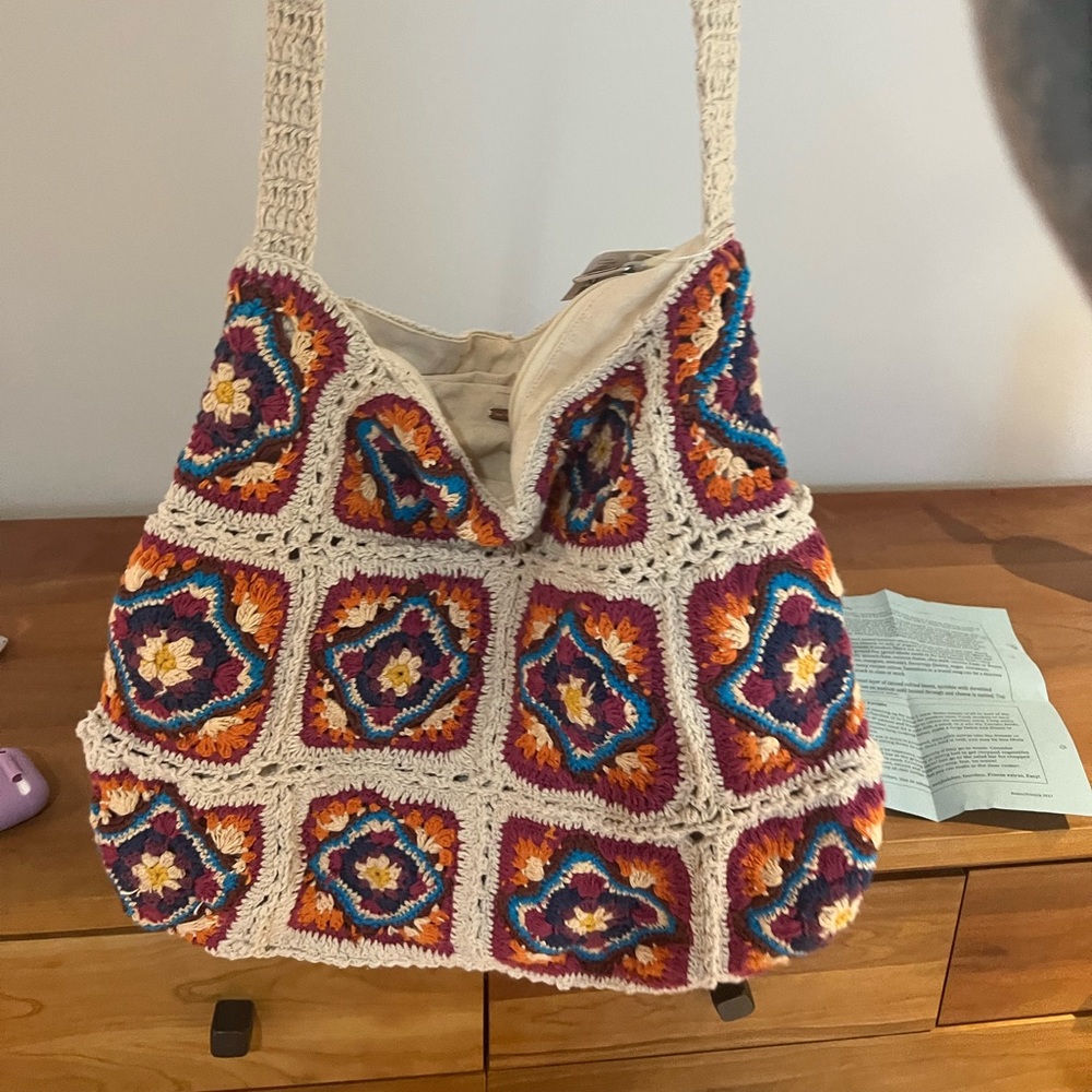 Free people Women's Catch Me Crochet Hobo NWT - Picture 4 of 5